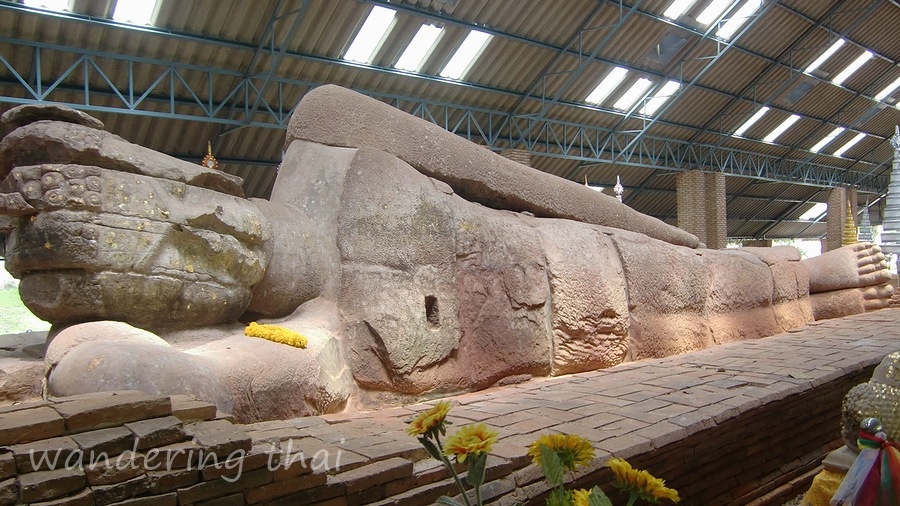Reclining Buddha at WatThammacak